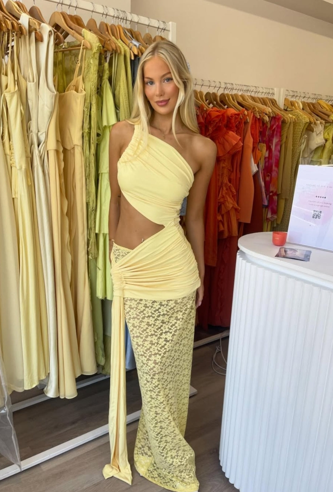 Hire DECONDUARTE Paradiso Lace Maxi Dress in Baby Yellow – SUSTAINABLY. The  Dress Hire