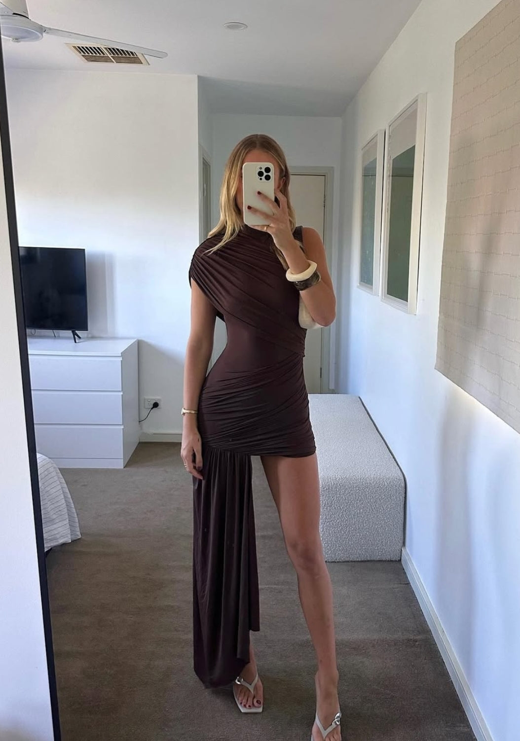 Hire DE LA VALI Ravenna Mini Dress in Chocolate Brown Jersey – SUSTAINABLY.  The Dress Hire