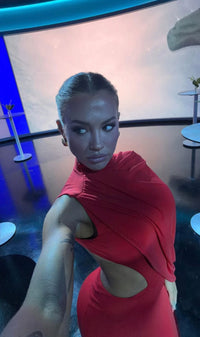 Hire EFFIE KATS Aleksi Gown in Rio Red